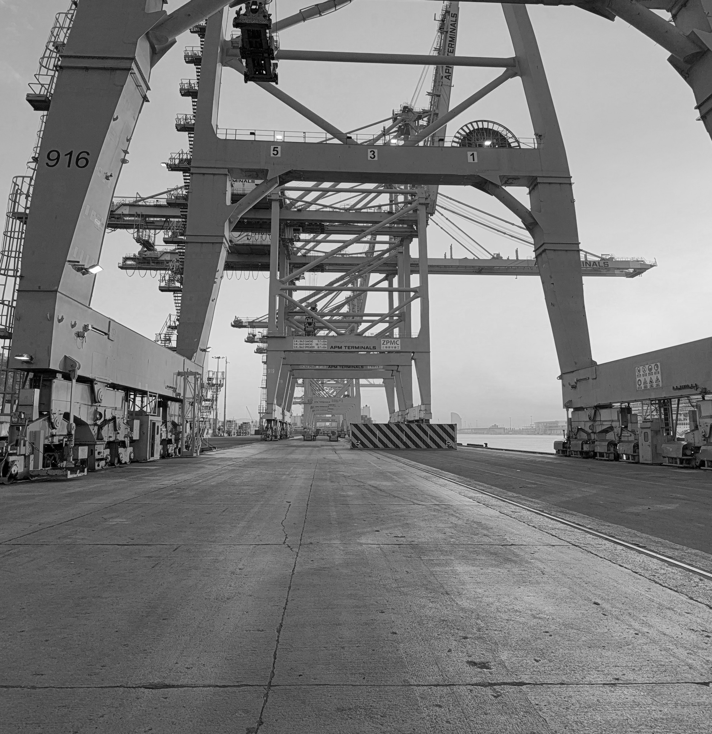 Container terminal cranes and quay structures under heavy load