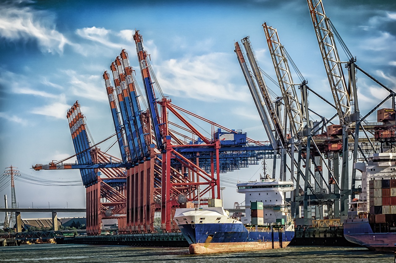 Private 5G connected quay cranes and yard vehicles in a container terminal