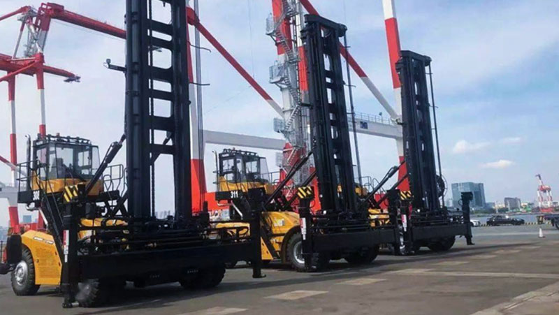 Port and mobile machinery operating under demanding field conditions